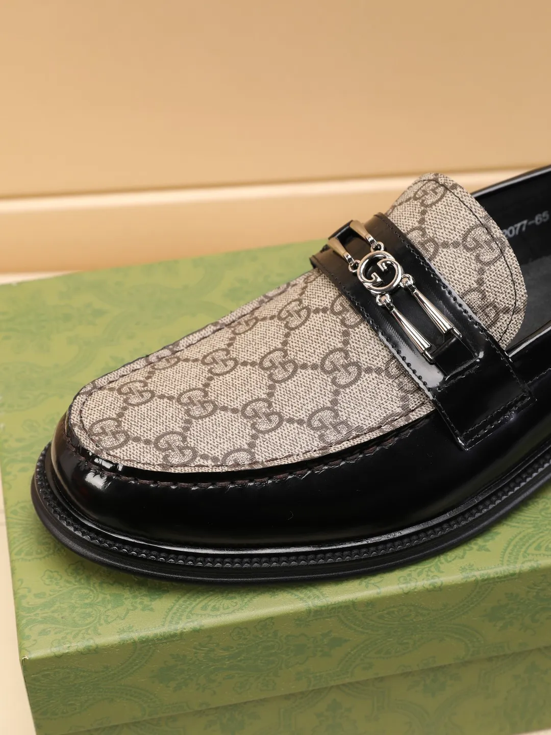 Men's shoes 250 🆘【GUCCI】Gucci ·🐂里· Hot-selling beanie shoes, top brand luxury, top quality, latest fashion beanie shoes. The upper is made of original first-layer cowhide. (Full first-layer water-dyed 🐂 leather and lining). The original stylish and stylish soft rubber wear-resistant and non-slip outsole is light and comfortable on the foot, available in optional colors! Matching code: 39-44 (customized at 39.45.46)